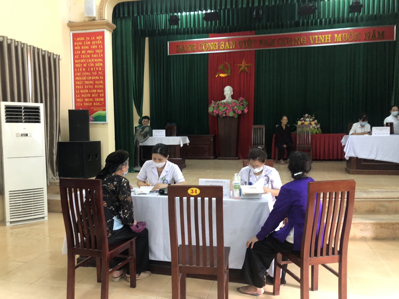 Bệnh viện phục hồi chức năng tổ chức khám bệnh cho 106 đối tượng người có công tại phường Định Trung, Vĩnh Yên, Vĩnh Phúc
