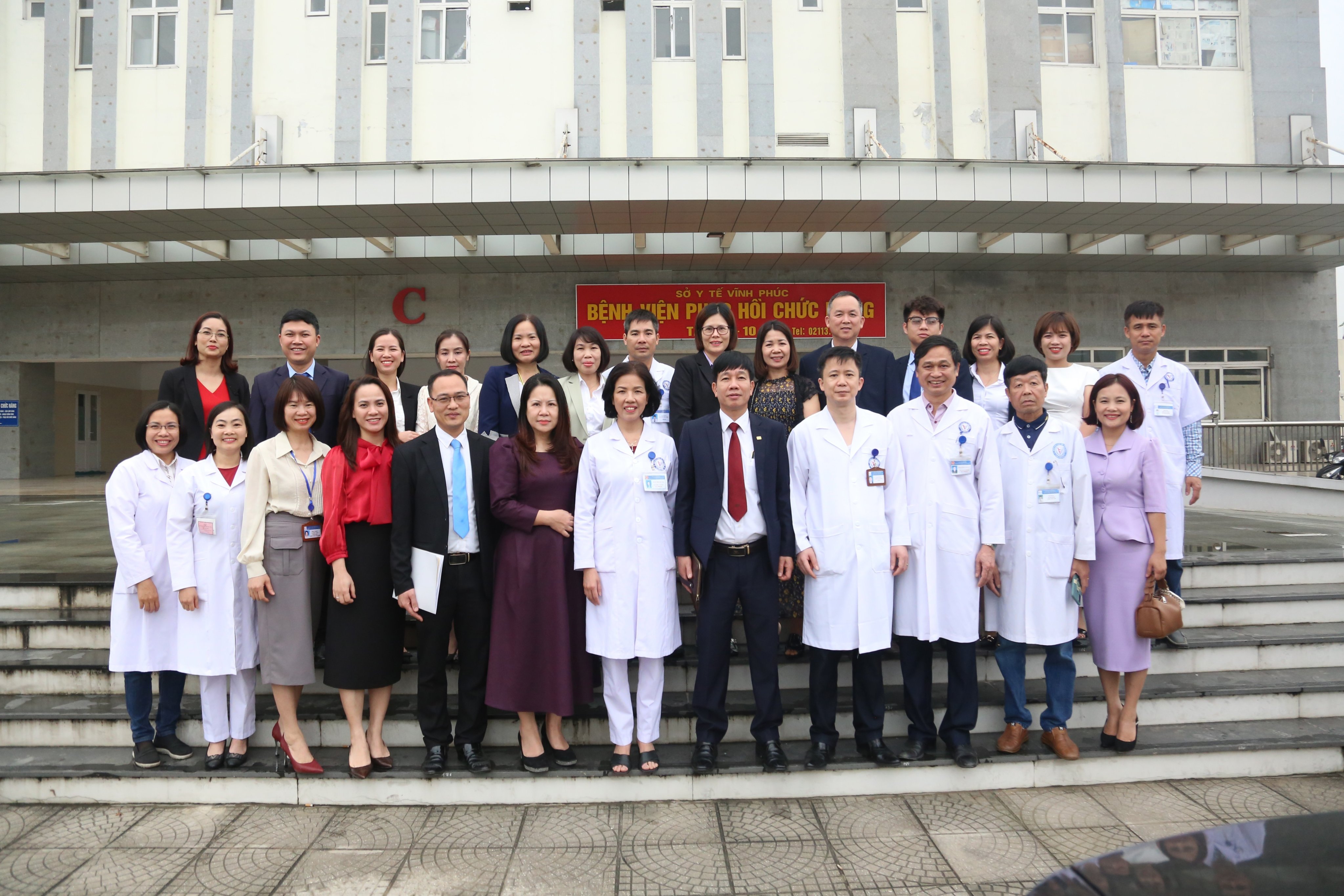 Đoàn công tác Bệnh viện Lão khoa - Phục hồi chức năng Quảng Ninh tham quan, trao đổi kinh nghiệm tại Bệnh viện Phục hồi chức năng tỉnh Vĩnh Phúc